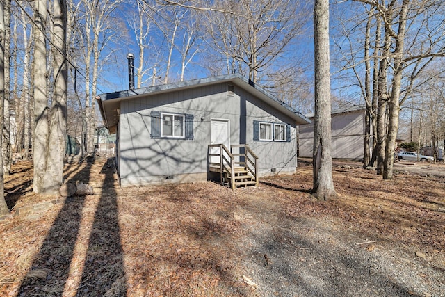 view of front of home featuring crawl space