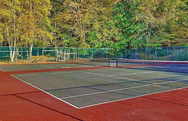 2124 Meadowlark Cir, Bushkill, PA 18324 - view of tennis court with community basketball court
