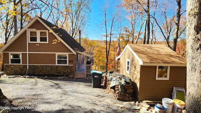 2124 Meadowlark Cir, Bushkill, PA 18324 - view of property exterior featuring stone siding