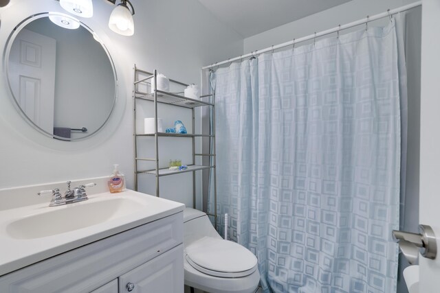 7042 Vista Dr, Tobyhanna, PA 18466 - bathroom with vanity and curtained shower