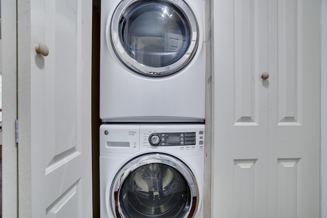 7042 Vista Dr, Tobyhanna, PA 18466 - laundry area with estacked washer and dryer