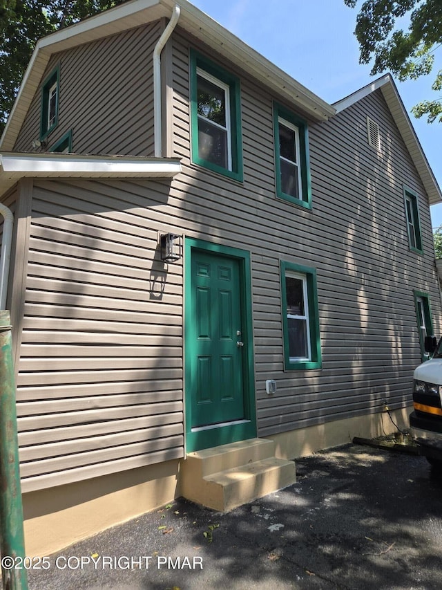 197 Meyers St, East Stroudsburg, PA 18301 - photo 2