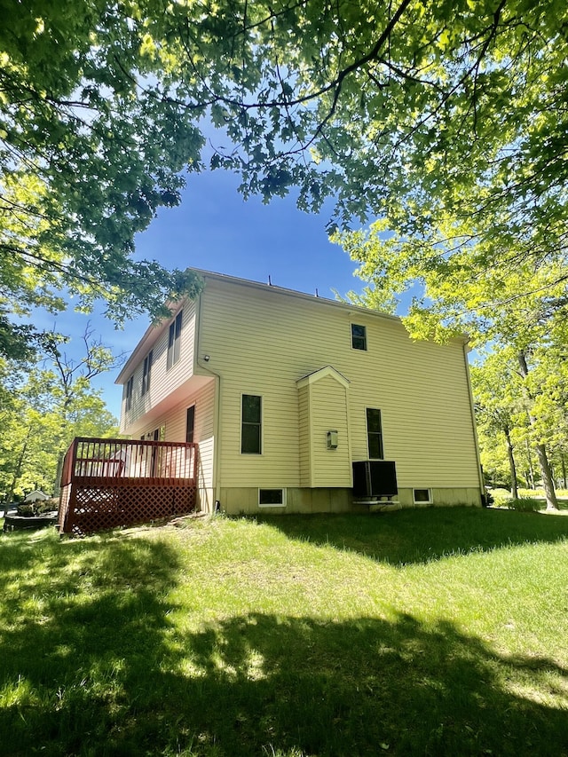 512 Bombur Ln, Tamiment, PA 18371 - rear view of property featuring a wooden deck and a lawn