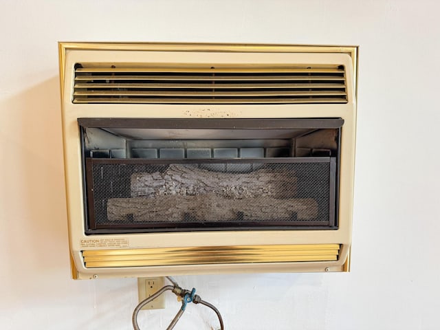 4751 Brentwood Dr, Tobyhanna, PA 18466 - detailed view of heating unit