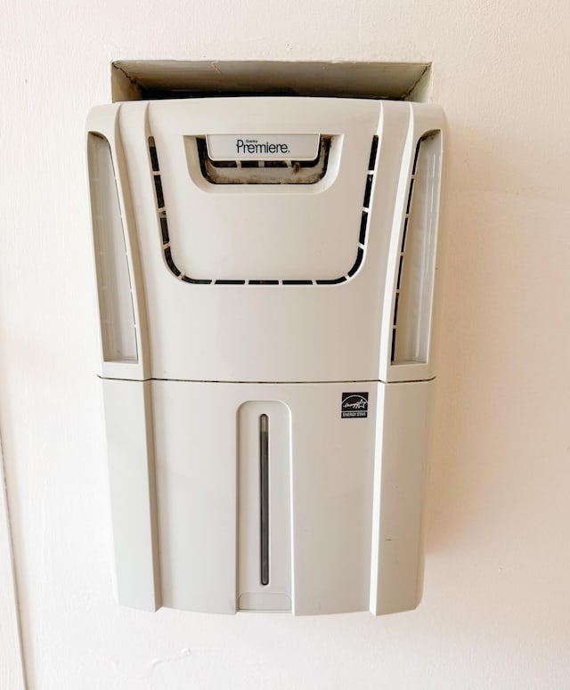 4751 Brentwood Dr, Tobyhanna, PA 18466 - detailed view of estacked washer and dryer