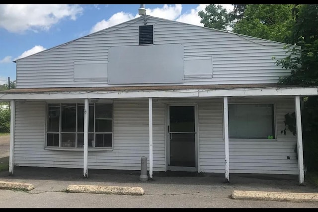 view of front of house with a porch