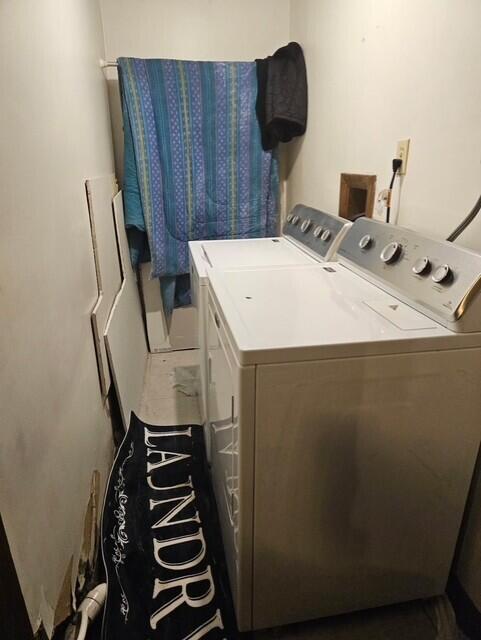 8192 Elk Ct, Tobyhanna, PA 18466 - laundry room featuring laundry area and washing machine and dryer