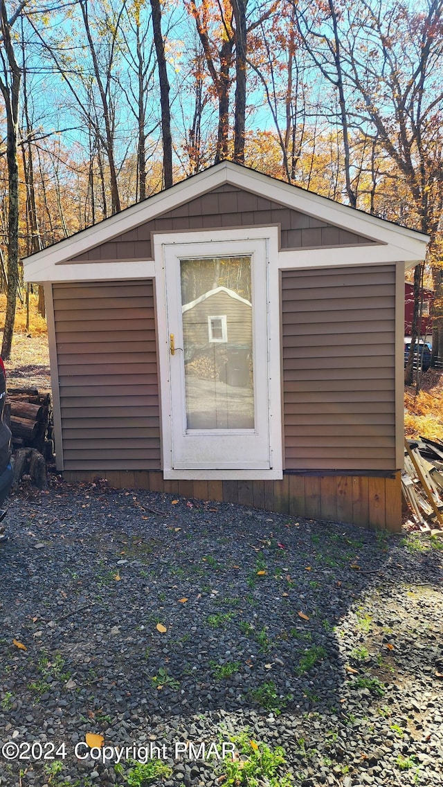 2124 Meadowlark Cir, Bushkill, PA 18324 - view of outdoor structure with an outbuilding