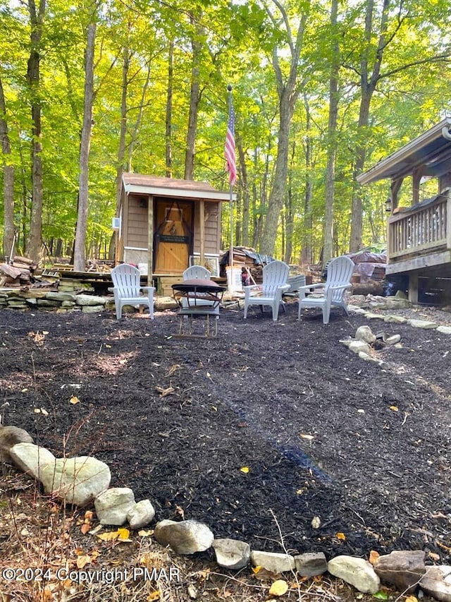 2124 Meadowlark Cir, Bushkill, PA 18324 - view of yard with an outdoor structure and a shed