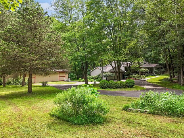 4018 Manor Dr, Stroudsburg, PA 18360