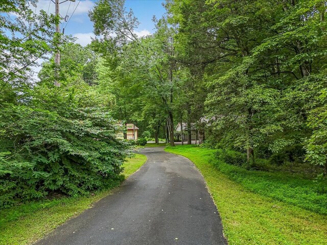 4018 Manor Dr, Stroudsburg, PA 18360