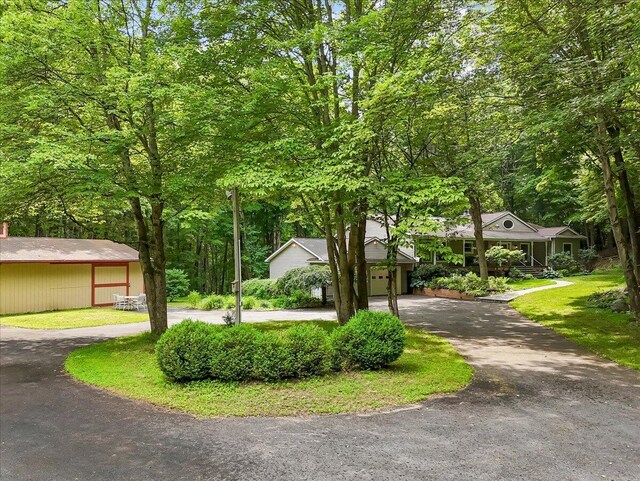 4018 Manor Dr, Stroudsburg, PA 18360