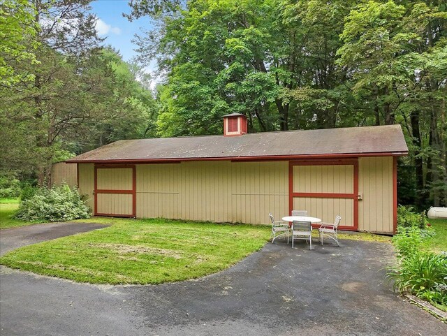 4018 Manor Dr, Stroudsburg, PA 18360