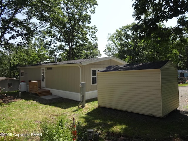 back of house featuring a yard