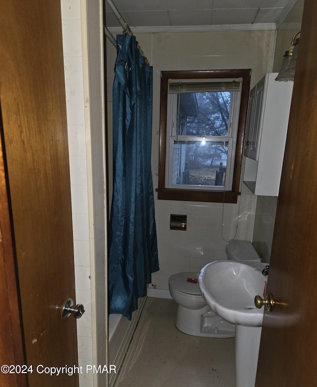 full bath featuring toilet and curtained shower