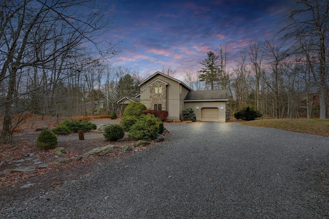 view of front facade with a garage and driveway