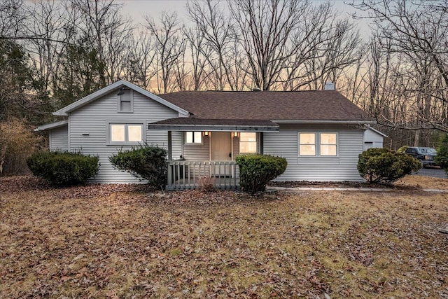 single story home featuring a shingled roof