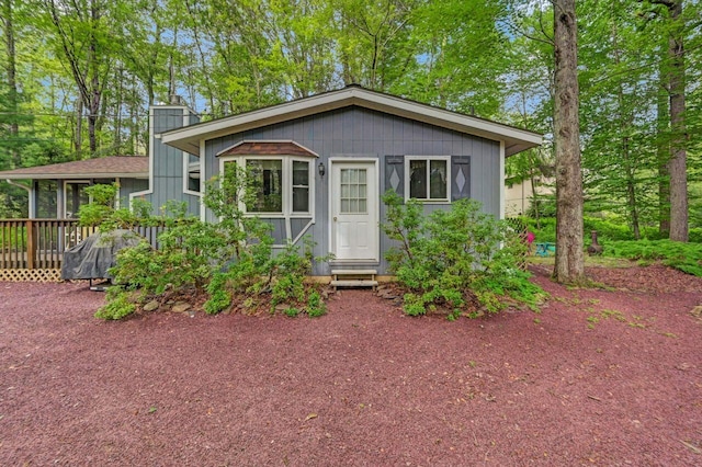 115 Alpine Ct, Pocono Pines, PA 18350 - view of front of home with entry steps and a chimney