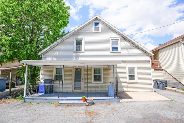 view of front of property featuring covered porch