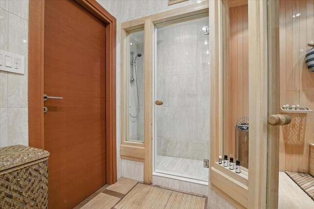 298 Overlook Way, Tannersville, PA 18372 - bathroom with a stall shower