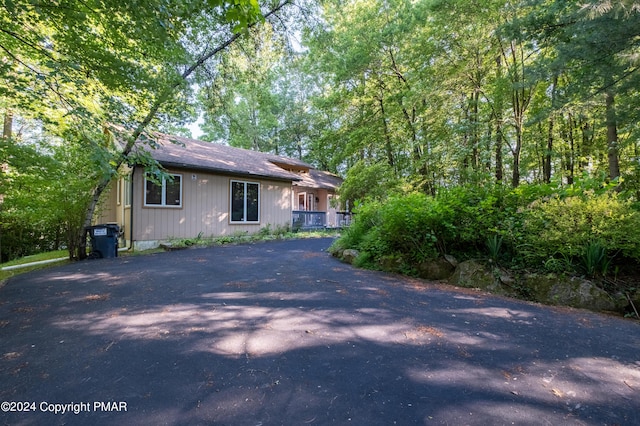 view of front of house featuring driveway