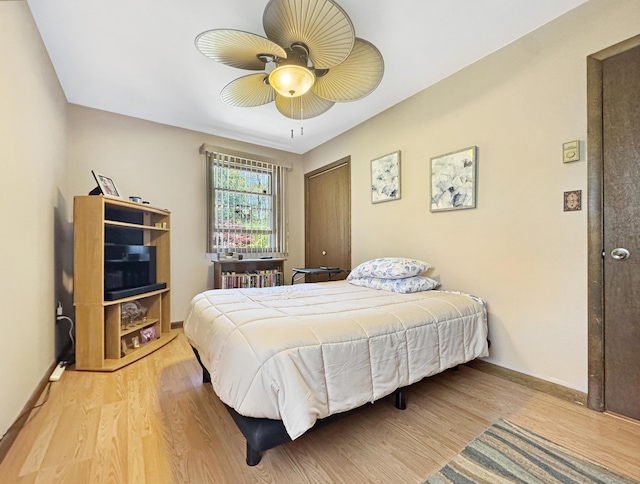 5119 Derby Rd, Tobyhanna, PA 18466 - bedroom with light wood finished floors, baseboards, a ceiling fan, and a closet