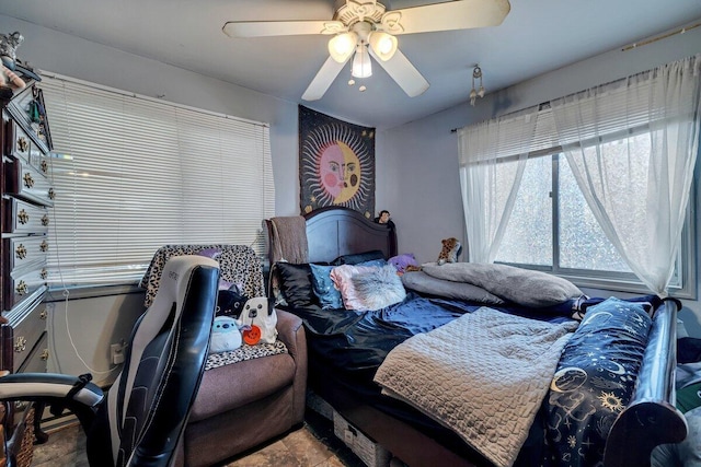 bedroom with ceiling fan