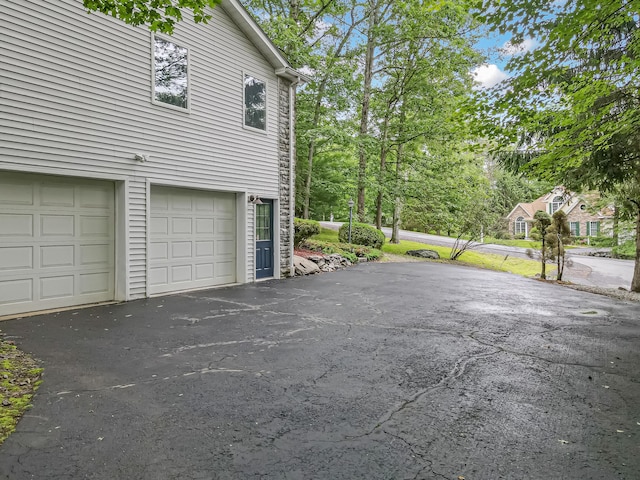 106 Legends Ct, East Stroudsburg, PA 18302 - garage with driveway