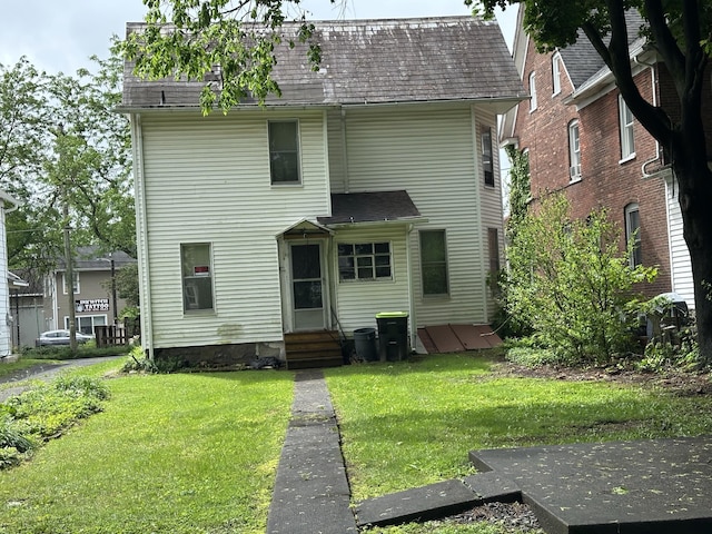 846 Thomas St, Stroudsburg, PA 18360 - back of property featuring entry steps, a yard, and roof with shingles