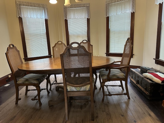 846 Thomas St, Stroudsburg, PA 18360 - dining area featuring hardwood / wood-style floors and baseboards