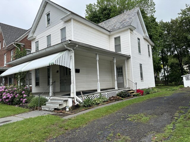 846 Thomas St, Stroudsburg, PA 18360 - farmhouse inspired home featuring covered porch