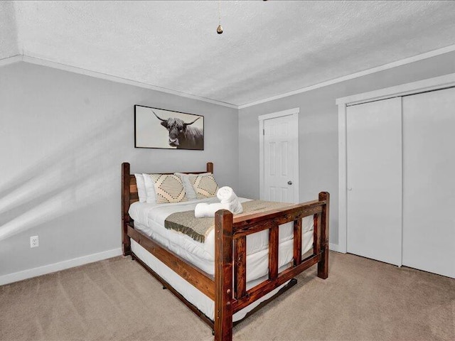 216 Snow Ridge Cir, Lake Harmony, PA 18624 - bedroom featuring a textured ceiling, light carpet, and baseboards