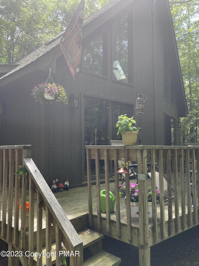 Listing photo 2 for 204 Wechquetank Dr, Pocono Lake PA 18347