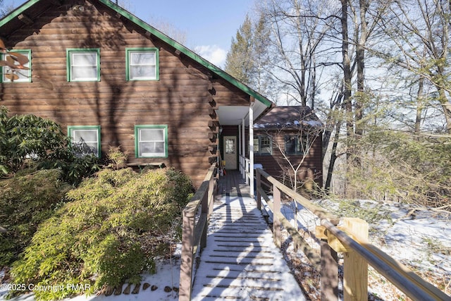 view of front of house with log exterior