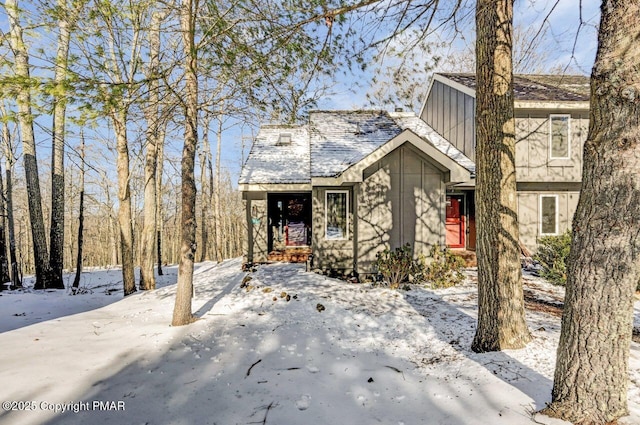 view of front of property