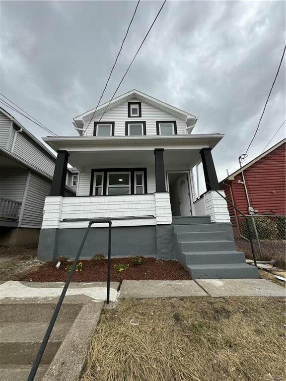 view of front of house featuring a porch