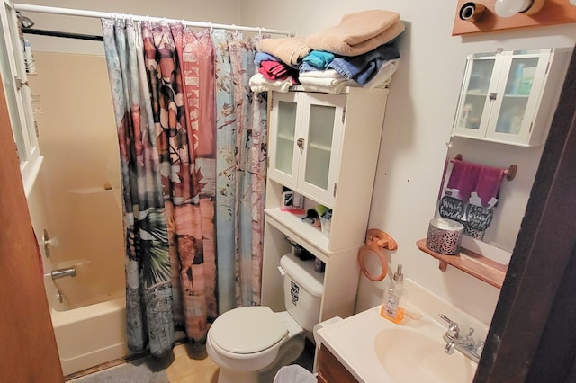 195 Bellingham Dr, Bushkill, PA 18324 - bathroom with vanity and shower / bath combo