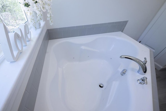 9133 Belvedere Rd # 5020, Tobyhanna, PA 18466 - full bath featuring a whirlpool tub