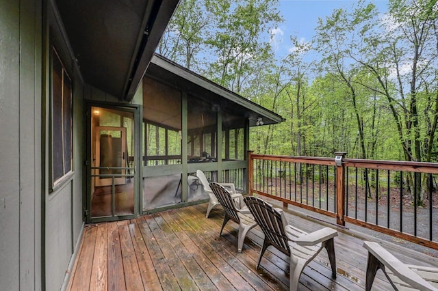 3207 Green Meadow Cir, Pocono Pines, PA 18350 - deck with a sunroom