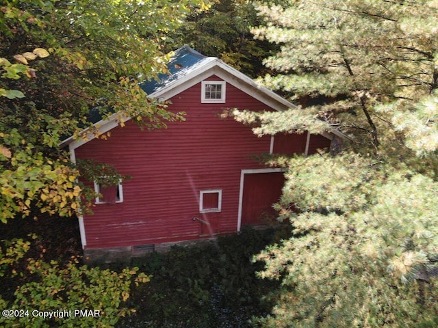 view of side of home with an outdoor structure and a barn