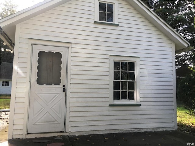 view of outbuilding with an outbuilding