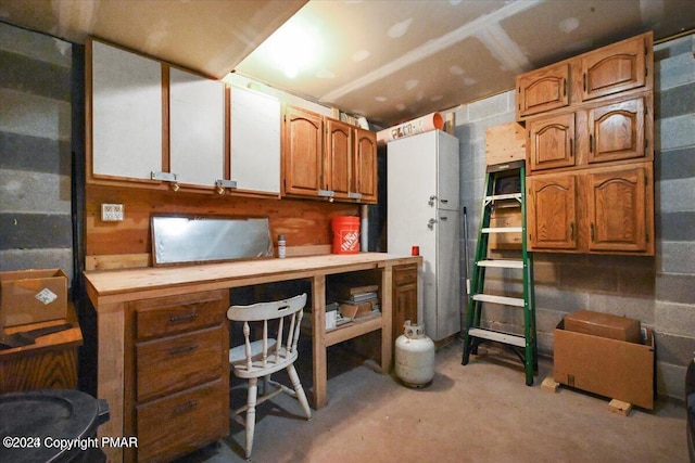 277 Packanack Dr, Clifton Township, PA 18424 - office with unfinished concrete flooring