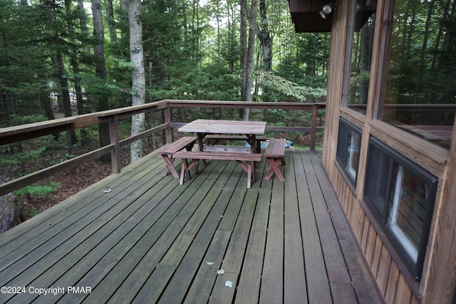 Listing photo 2 for 1685 Lake Ln, Pocono Lake PA 18347