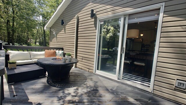 1110 Lehigh Cir, Tobyhanna, PA 18466 - wooden terrace featuring an outdoor living space