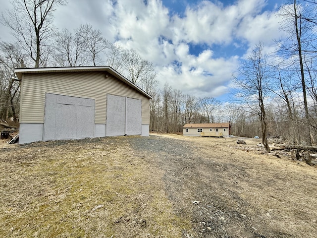 view of outdoor structure with a garage and an outdoor structure