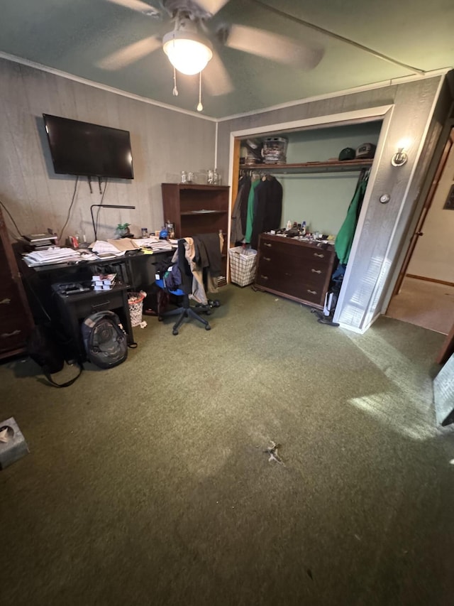 bedroom with a ceiling fan, carpet, and a closet