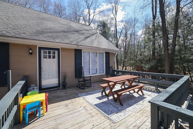 deck with outdoor dining space