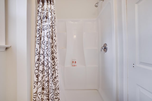 full bath with a shower with curtain