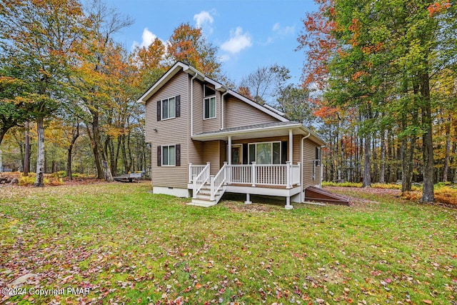 view of front of house featuring crawl space and a front lawn