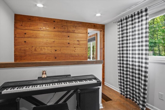 262 Marilou Ln, Bartonsville, PA 18321 - sitting room with wood finished floors and recessed lighting